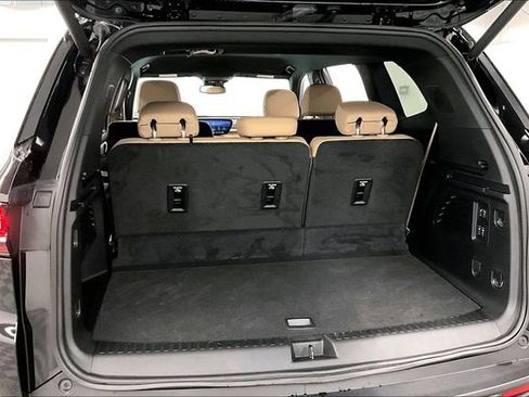 Used 2025 Buick Enclave Preferred w/ Power Package image 38