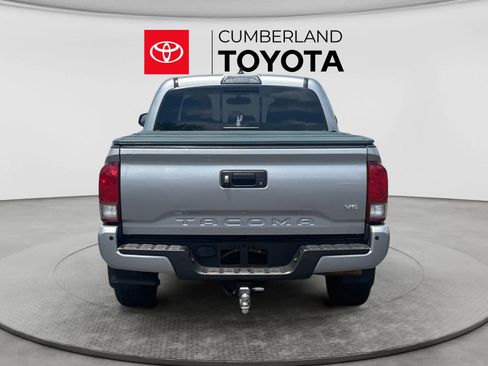 Used 2017 Toyota Tacoma TRD Sport w/ Premium & Technology Package AWD/4WD image 4
