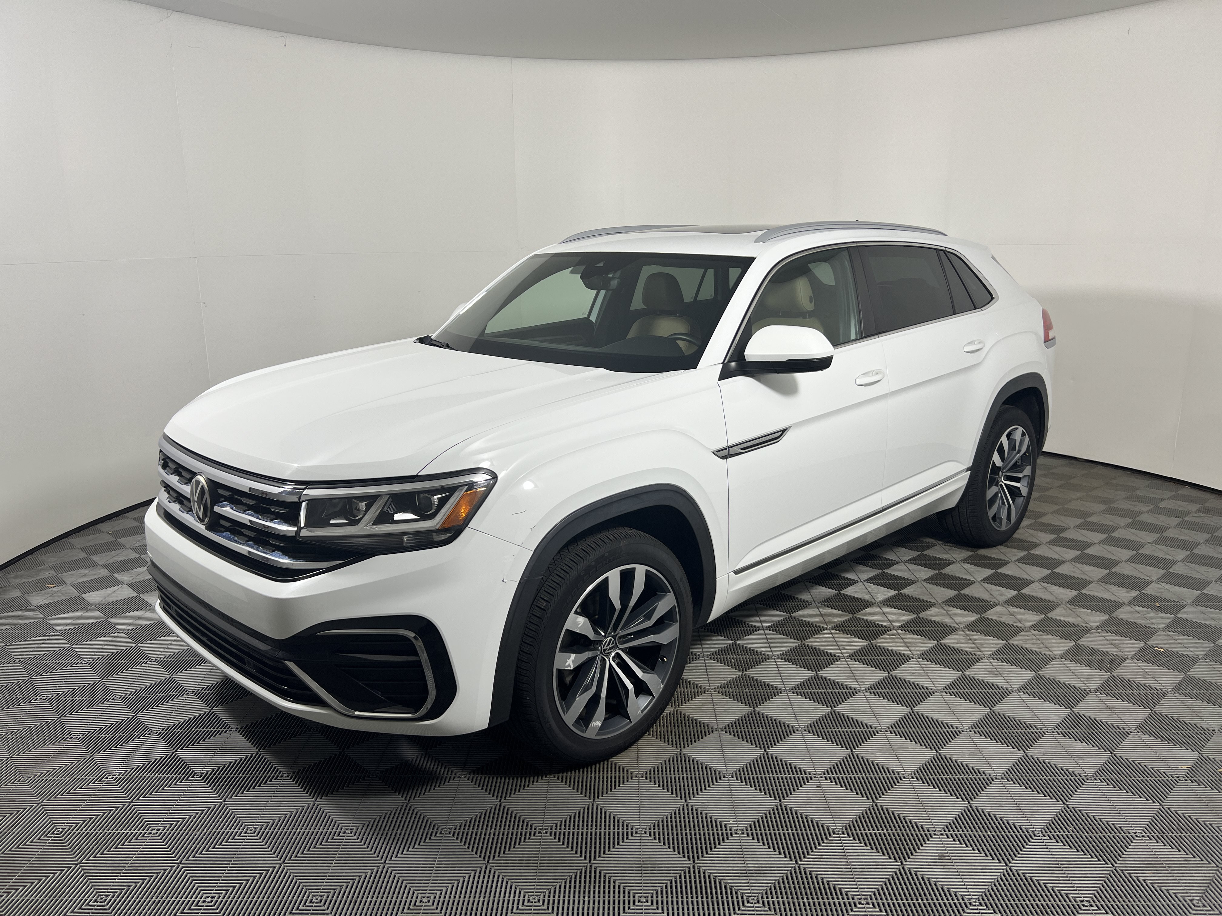 Used 2020 Volkswagen Atlas Cross Sport SEL R-Line AWD/4WD image 9