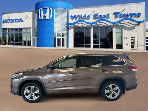 Used 2018 Toyota Highlander Limited image 5