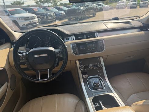Used 2017 Land Rover Range Rover Evoque SE AWD/4WD image 9