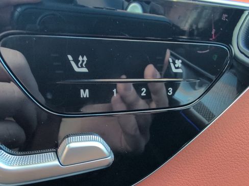 Used 2025 Mercedes-Benz C 300 4MATIC Sedan image 3