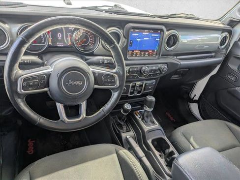 Used 2019 Jeep Wrangler Unlimited Sahara image 16