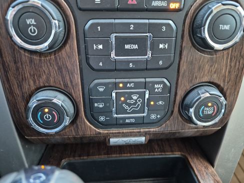 Used 2013 Ford F150 Lariat w/ Mid Equipment Group RWD image 18