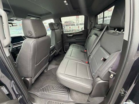 Used 2023 Chevrolet Silverado 1500 LT Trail Boss w/ LT Trail Boss Premium Package AWD/4WD image 11