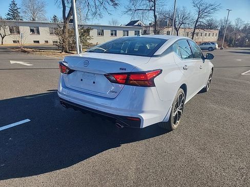 Used 2024 Nissan Altima 2.5 SR image 3