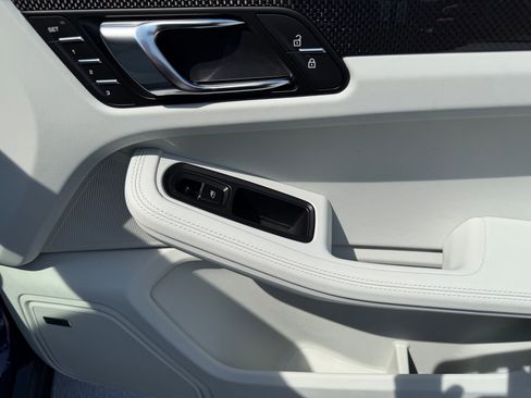 New 2026 Porsche Macan Turbo image 17