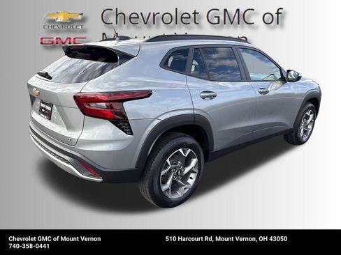 New 2025 Chevrolet Trax LT w/ LT Convenience Package image 5