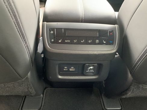 Used 2024 Nissan Pathfinder Platinum FWD image 22