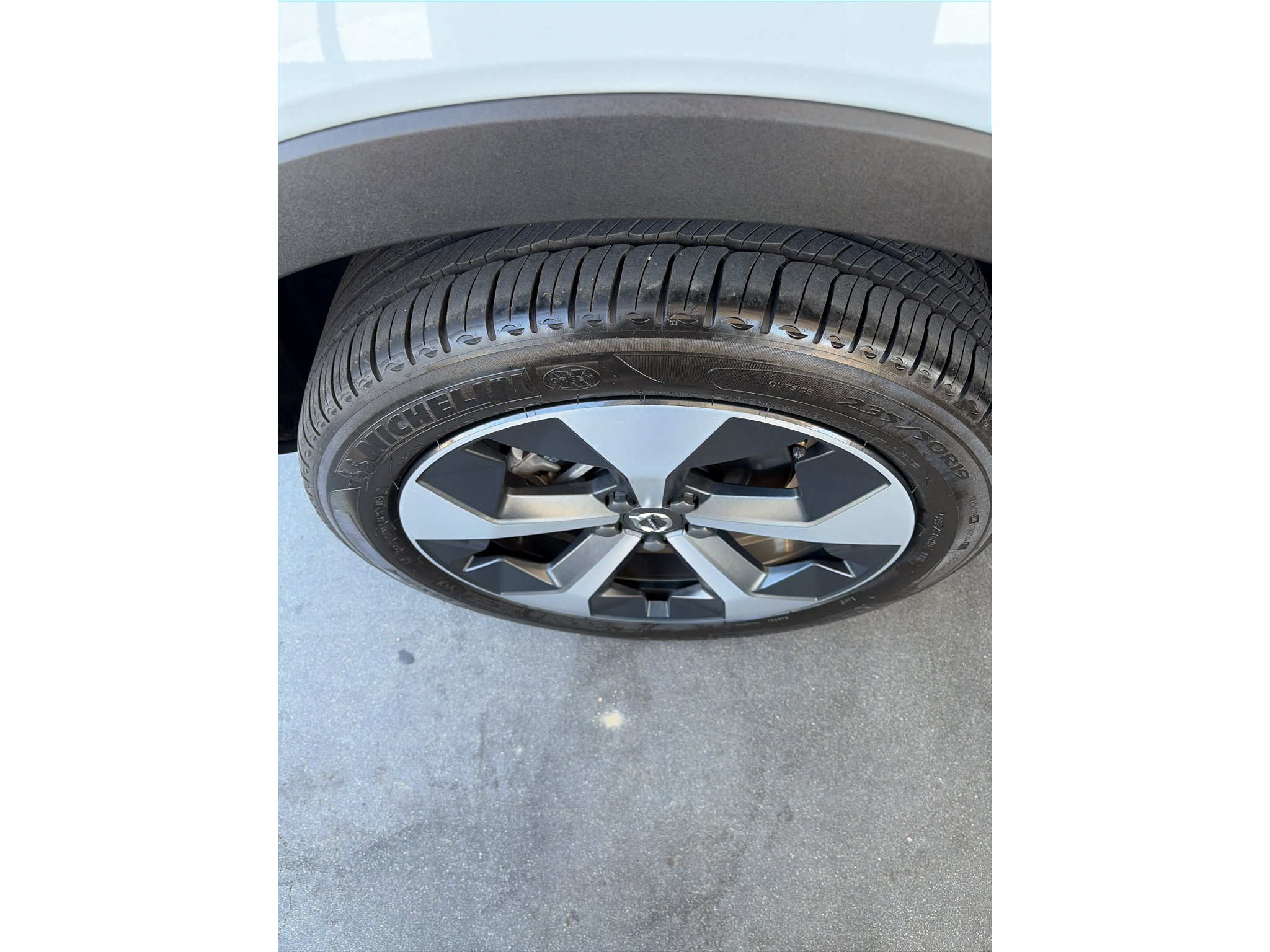 Used 2024 Volvo XC40 B5 Plus w/ Protection Package Premier AWD/4WD image 14