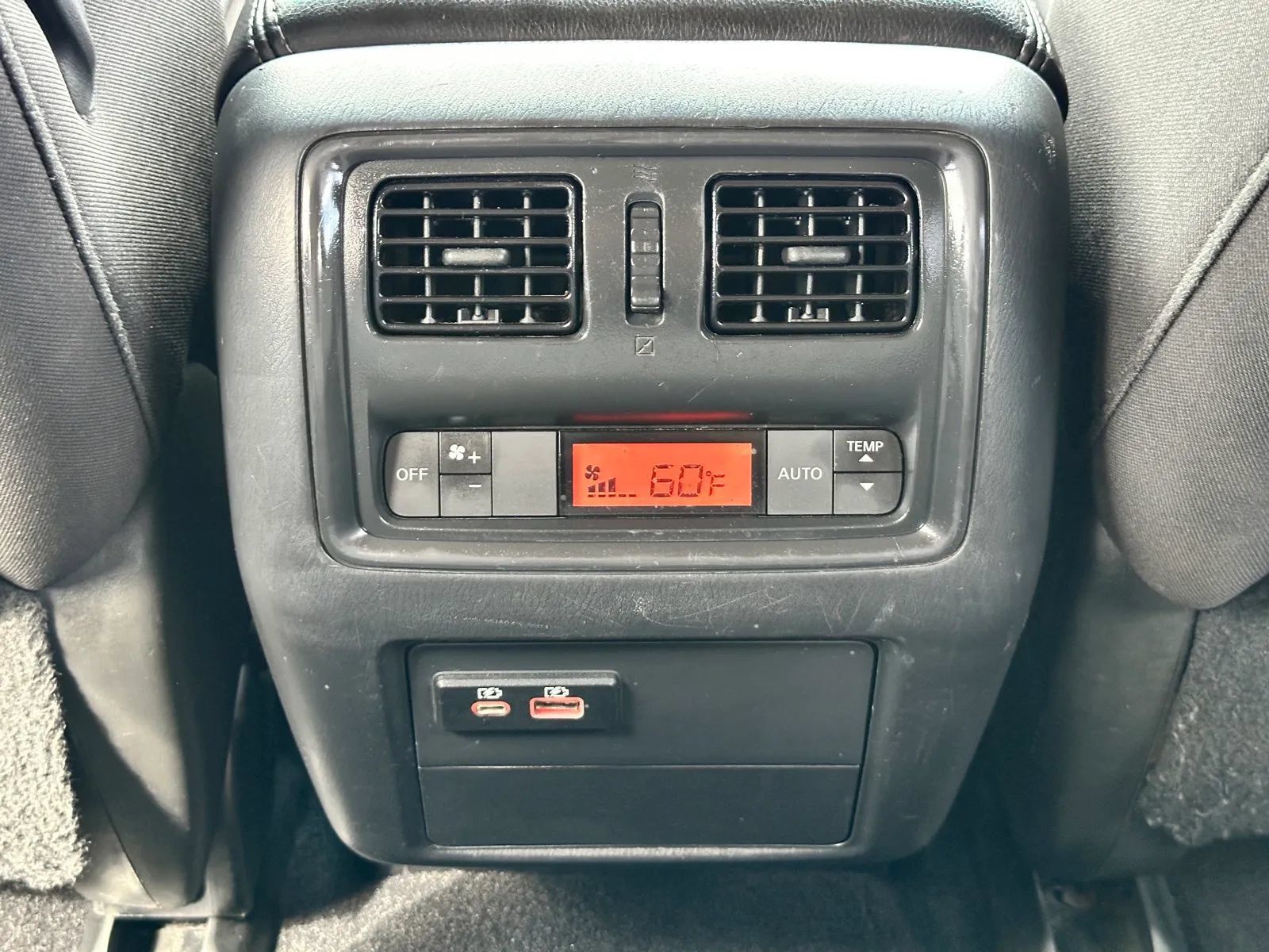 Used 2020 Nissan Pathfinder SV AWD/4WD image 23