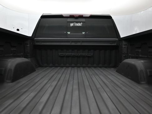 Used 2023 GMC Sierra 1500 Denali w/ Denali Reserve Package AWD/4WD image 7