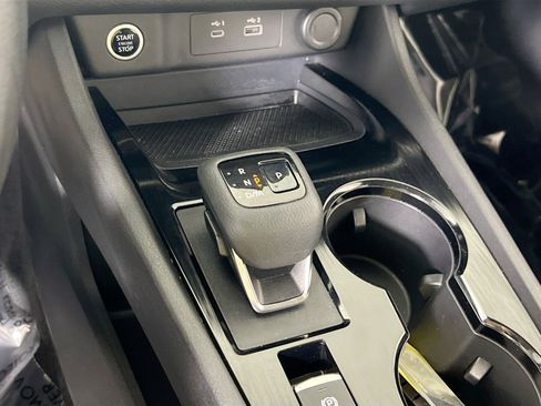 Used 2021 Nissan Rogue SV image 16