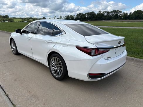 Used 2024 Lexus ES 300h w/ Premium Package FWD image 4
