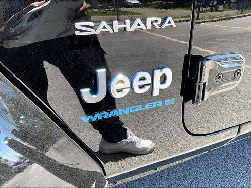 Used 2024 Jeep Wrangler Unlimited Sahara AWD/4WD image 30