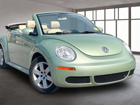 Used 2007 Volkswagen Beetle Convertible w/ Package 1 FWD image 3