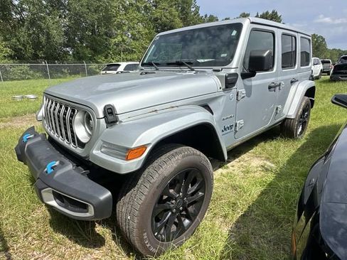 Used 2024 Jeep Wrangler Unlimited Sahara AWD/4WD image 4