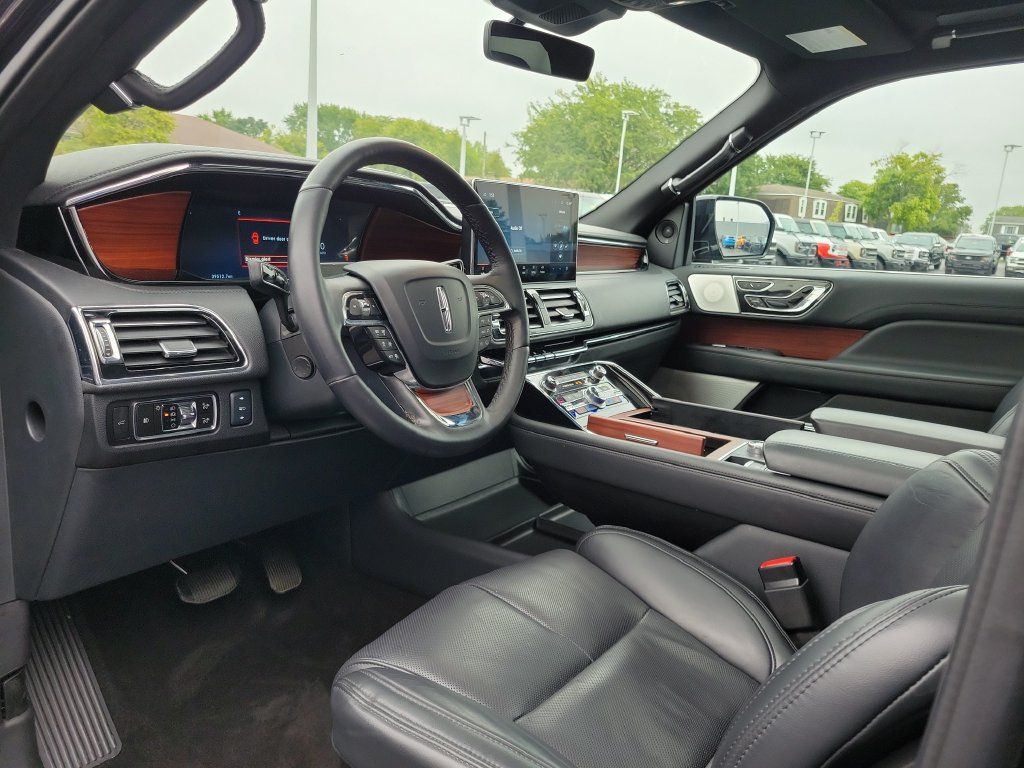 Certified 2023 Lincoln Navigator Reserve AWD/4WD image 21