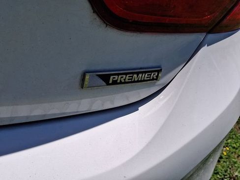 Used 2018 Chevrolet Cruze Premier FWD image 14