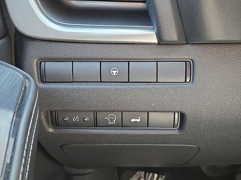 Used 2025 Nissan Rogue SV AWD/4WD image 25
