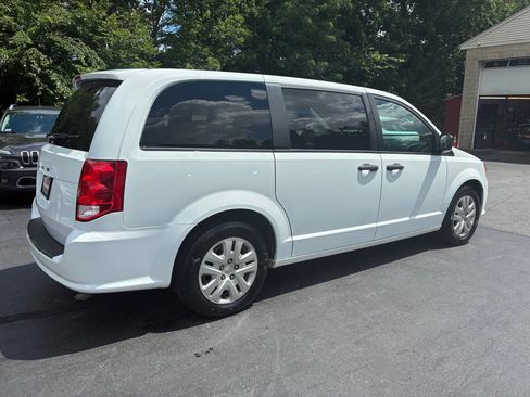 Used 2019 Dodge Grand Caravan SE FWD image 5