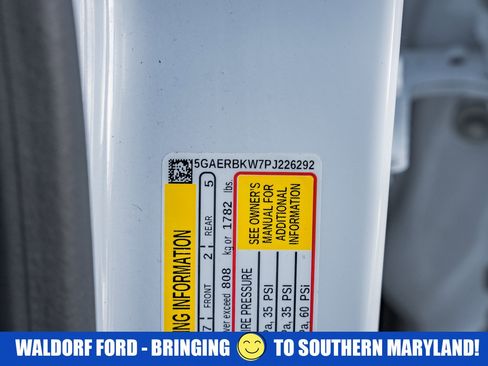 Used 2023 Buick Enclave Essence image 42