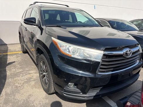 Used 2016 Toyota Highlander XLE image 12