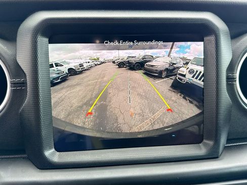 Used 2023 Jeep Wrangler Unlimited Sahara image 15