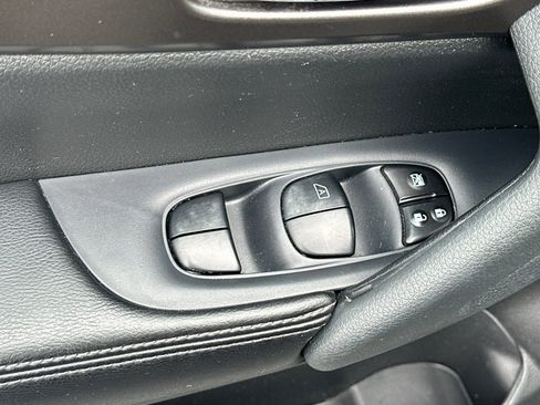 Used 2015 Nissan Rogue SV FWD image 15