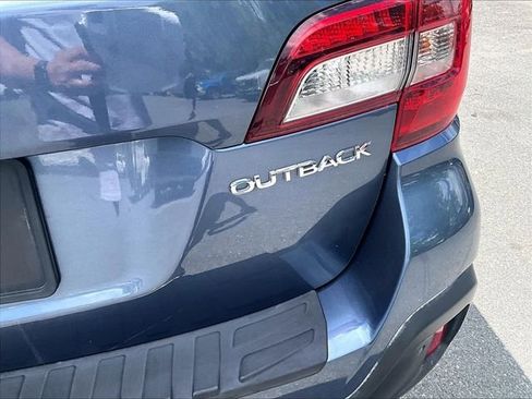 Used 2018 Subaru Outback 2.5i Limited AWD/4WD image 8