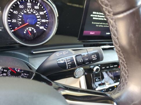 Used 2024 Kia Carnival EX image 26