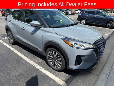 Used 2022 Nissan Kicks SV FWD image 1