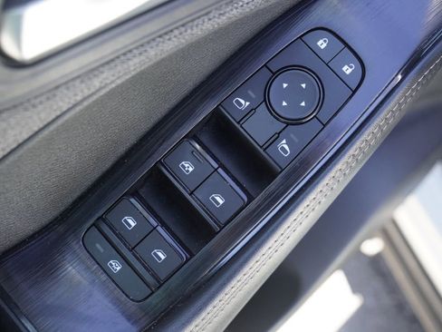 Used 2023 Nissan Rogue SV image 9