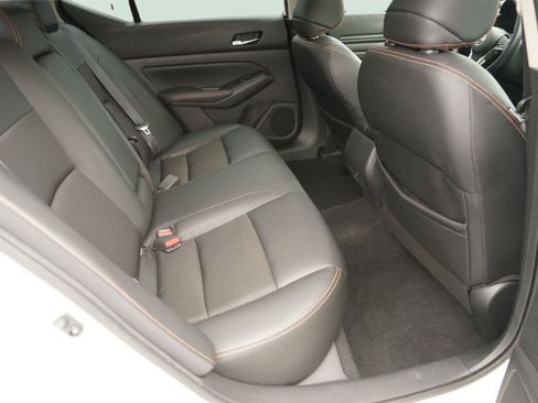 Used 2019 Nissan Altima 2.0 SR FWD image 16