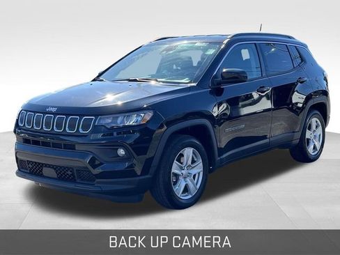 Used 2022 Jeep Compass Latitude image 3