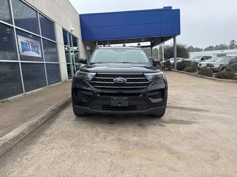 Used 2021 Ford Explorer XLT image 3