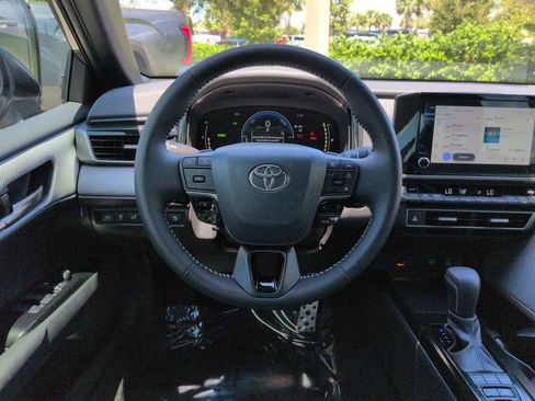 Used 2026 Toyota Camry SE FWD image 15