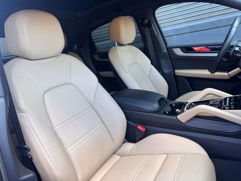 Certified 2025 Porsche Cayenne Coupe image 19