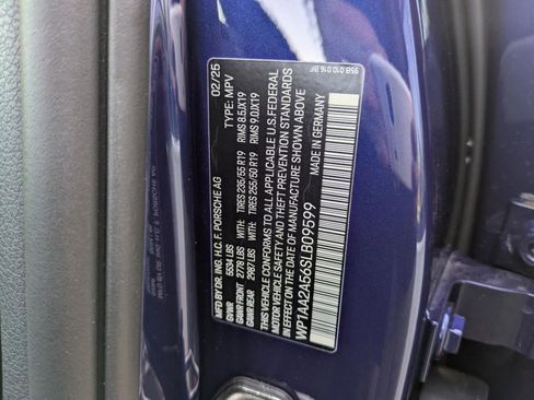 Certified 2025 Porsche Macan AWD/4WD image 30
