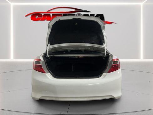 Used 2014 Toyota Camry L image 22