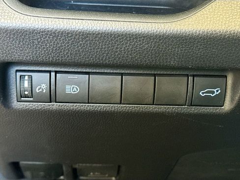 Used 2019 Toyota RAV4 XLE Premium image 11