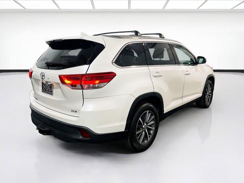 Used 2019 Toyota Highlander XLE FWD image 4