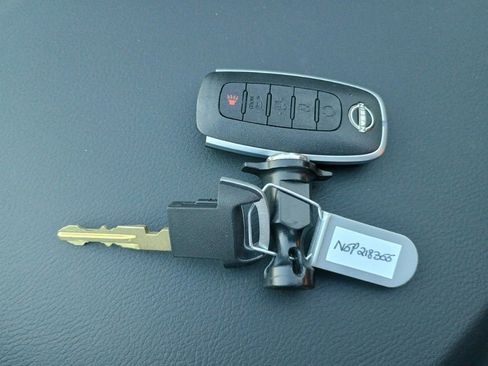 New 2025 Nissan Pathfinder SL w/ Black Appearance Package image 30