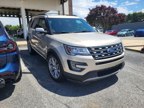 Used 2017 Ford Explorer Limited FWD image 3