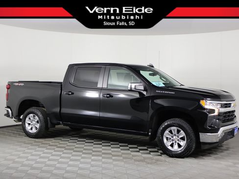 Used 2025 Chevrolet Silverado 1500 LT image 1