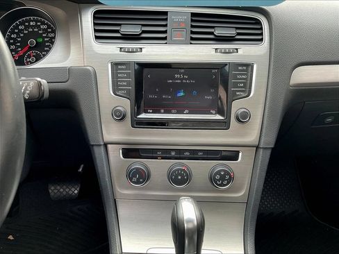 Used 2015 Volkswagen Golf TDI S FWD image 9