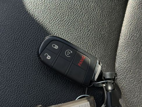 Used 2025 Jeep Compass Limited image 25