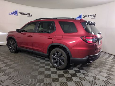 Certified 2025 Honda Pilot Sport image 4