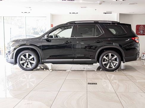 Used 2025 Honda Pilot Elite image 6