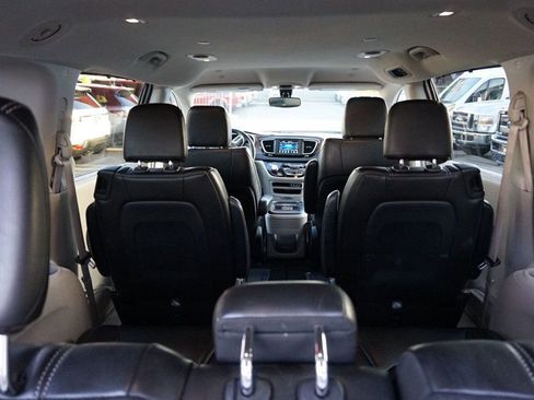 Used 2021 Chrysler Voyager Lxi image 9